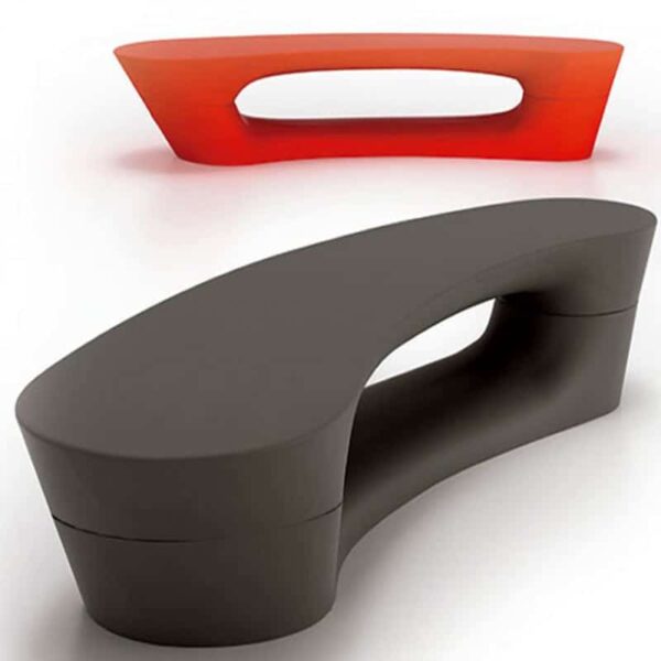 banc-plastique-monobloc-design-accueil-public-boomerang-resol