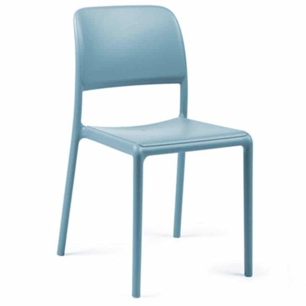 mobilier-collectivite-chaise-bleue-empilable-moderne-resistante-riva-nardi
