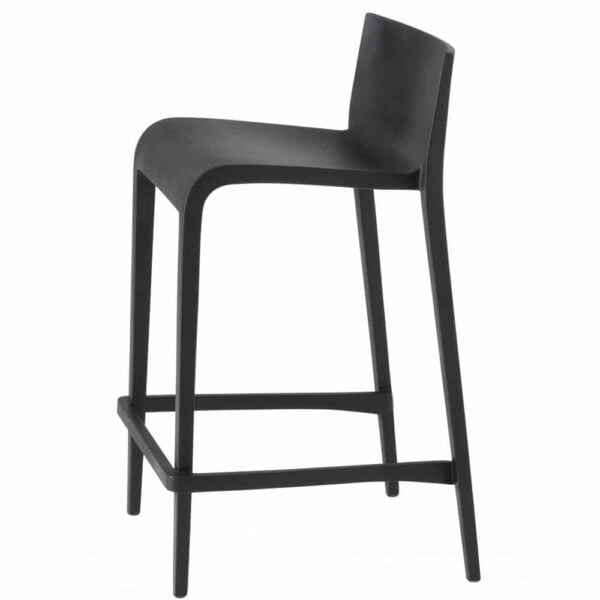 chaise-bar-haute-noire-empilable-polypro-avec-dossier-nassau-et-al